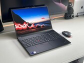 Análise do Lenovo ThinkPad E16 G3 - O laptop de escritório acessível fica ainda melhor com uma tela de 120 Hz